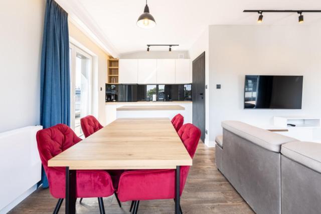 Leeloo Aparthotel Czluchow Bagian luar foto
