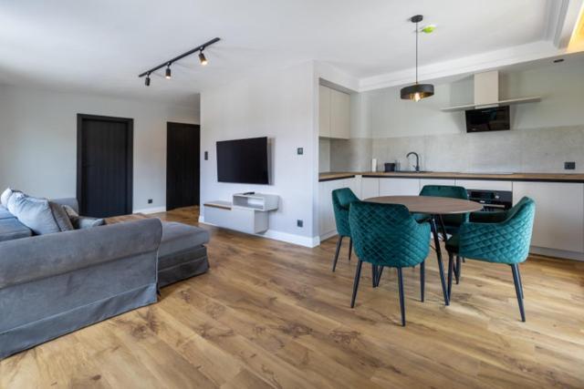 Leeloo Aparthotel Czluchow Bagian luar foto