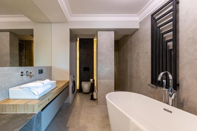 Leeloo Aparthotel Czluchow Bagian luar foto
