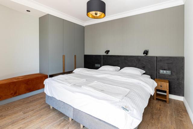 Leeloo Aparthotel Czluchow Bagian luar foto