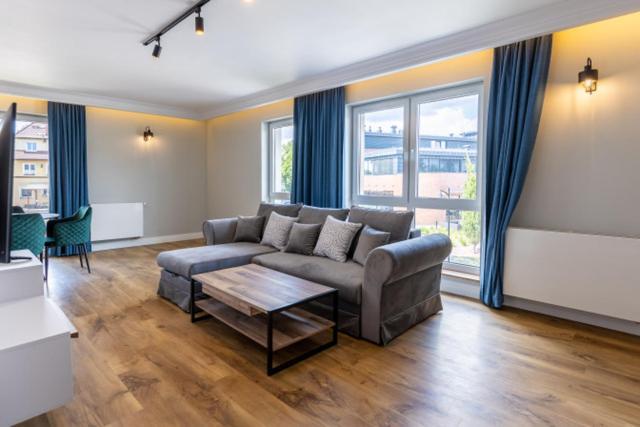 Leeloo Aparthotel Czluchow Bagian luar foto